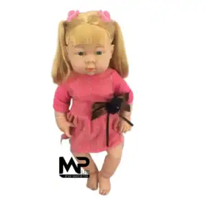 בובה עם שמלה ורודה